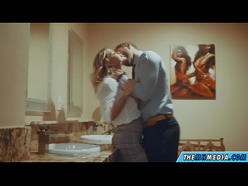 ❤️ Nalika pirang semok seduces sampeyan ing toilet umum ☑ Saru keras ing pornojv.pornoxlxx.ru